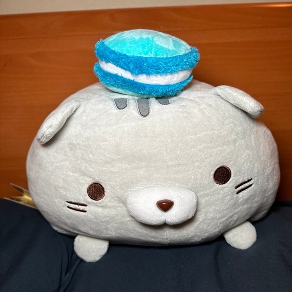 Sasurai No Tabineco Grey Cat with Macaroon Plush - Picture 1 of 3